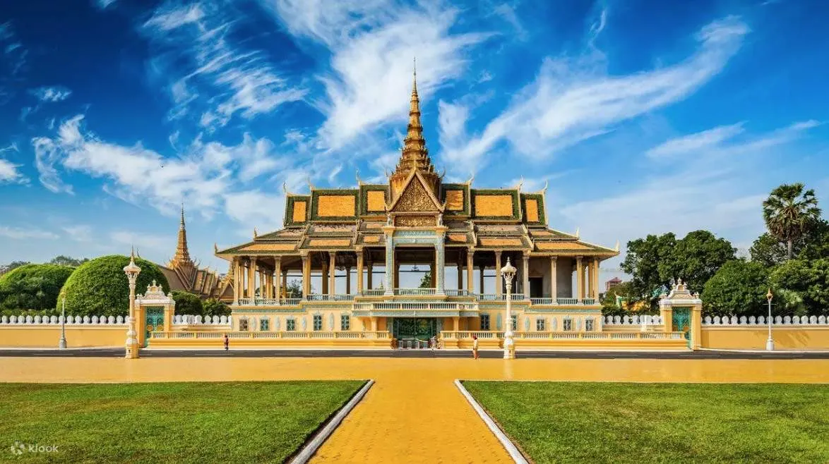 Phnom Penh Royal Palace Tour